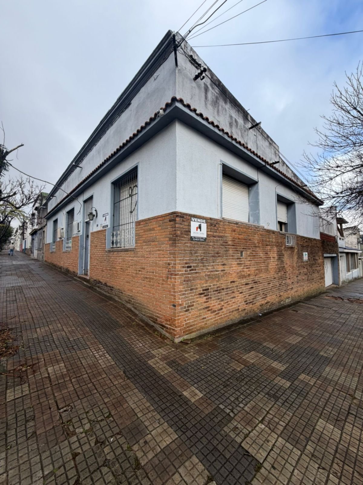 Casa en esquina en barrio centro